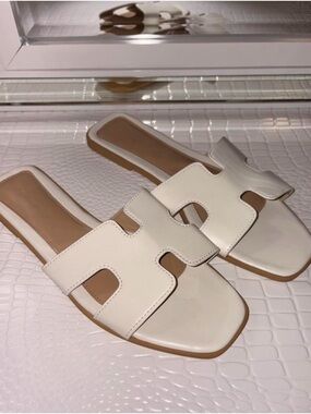 Streetwear Society Cream Slide Sandals with Cutout Strap
